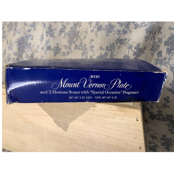 VTG Avon Boxed Set of Mt Vernon Plate and 2 Hostess Soaps - Picture 3 of 13